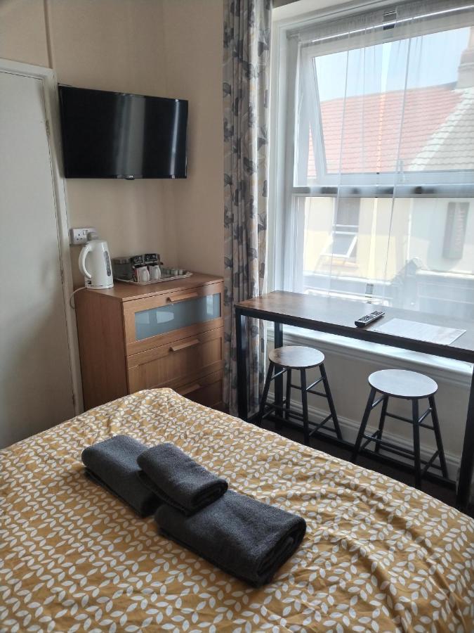 Elm Tree Guest House เวสตัน-ซูเปอร์-แมร์ ภายนอก รูปภาพ